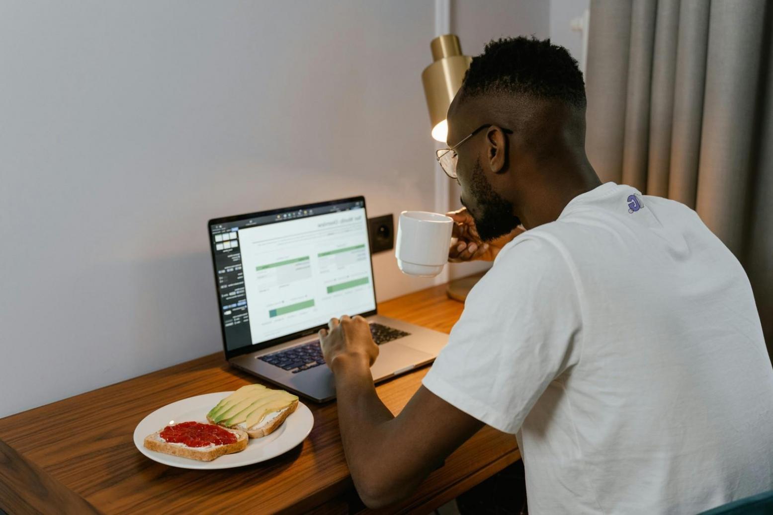 Students working together on programming exercises during early FlashTurbo sessions